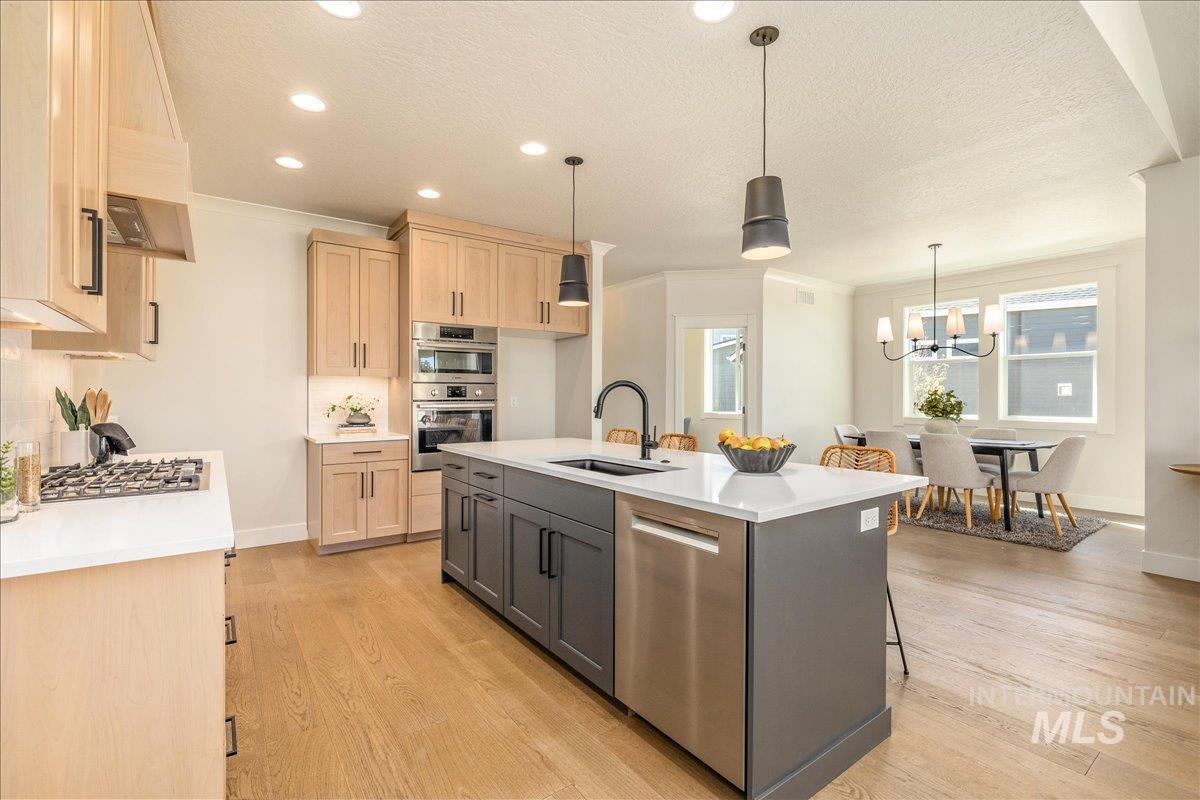 6874 W Los Flores Dr