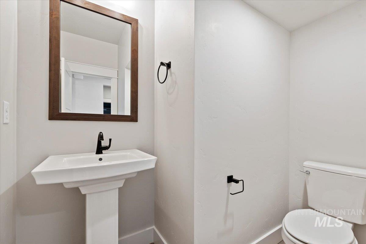 6846 N Willowside Ave