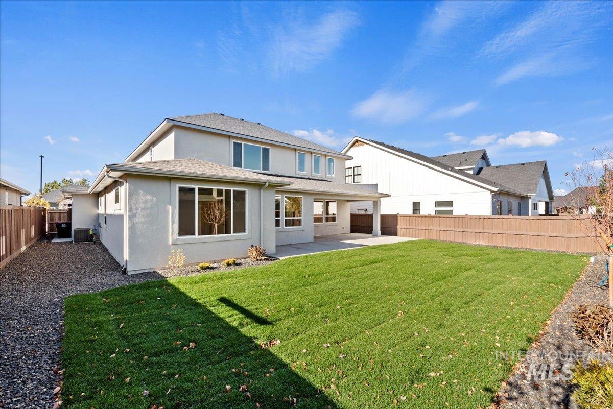 6846 N Willowside Ave