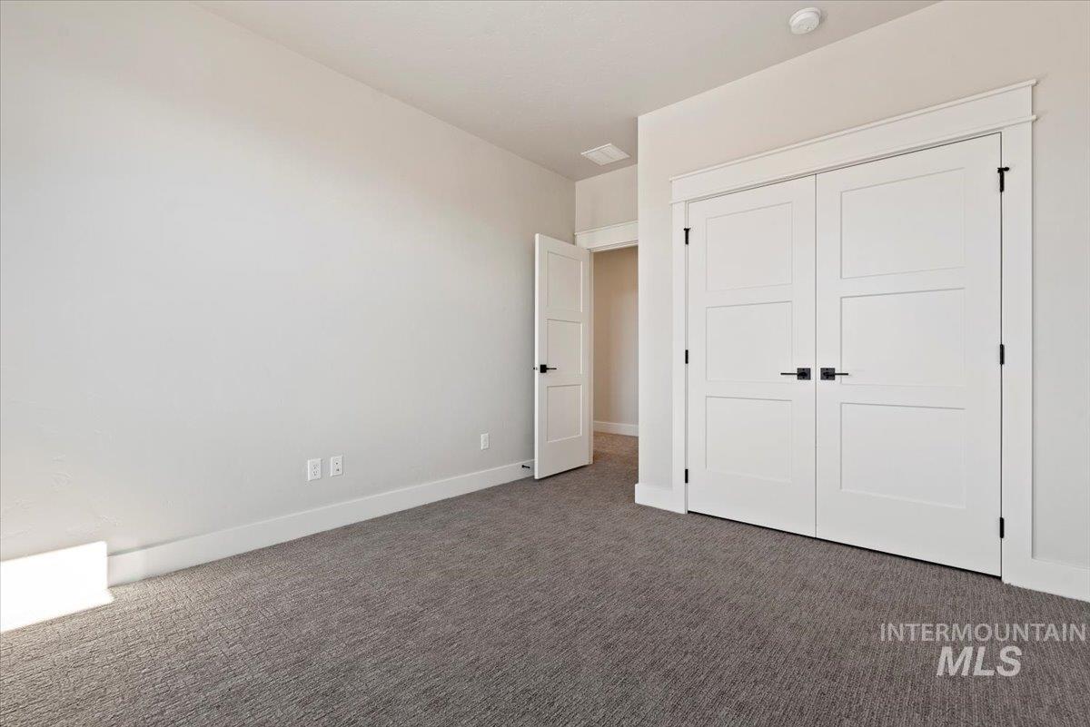 6846 N Willowside Ave