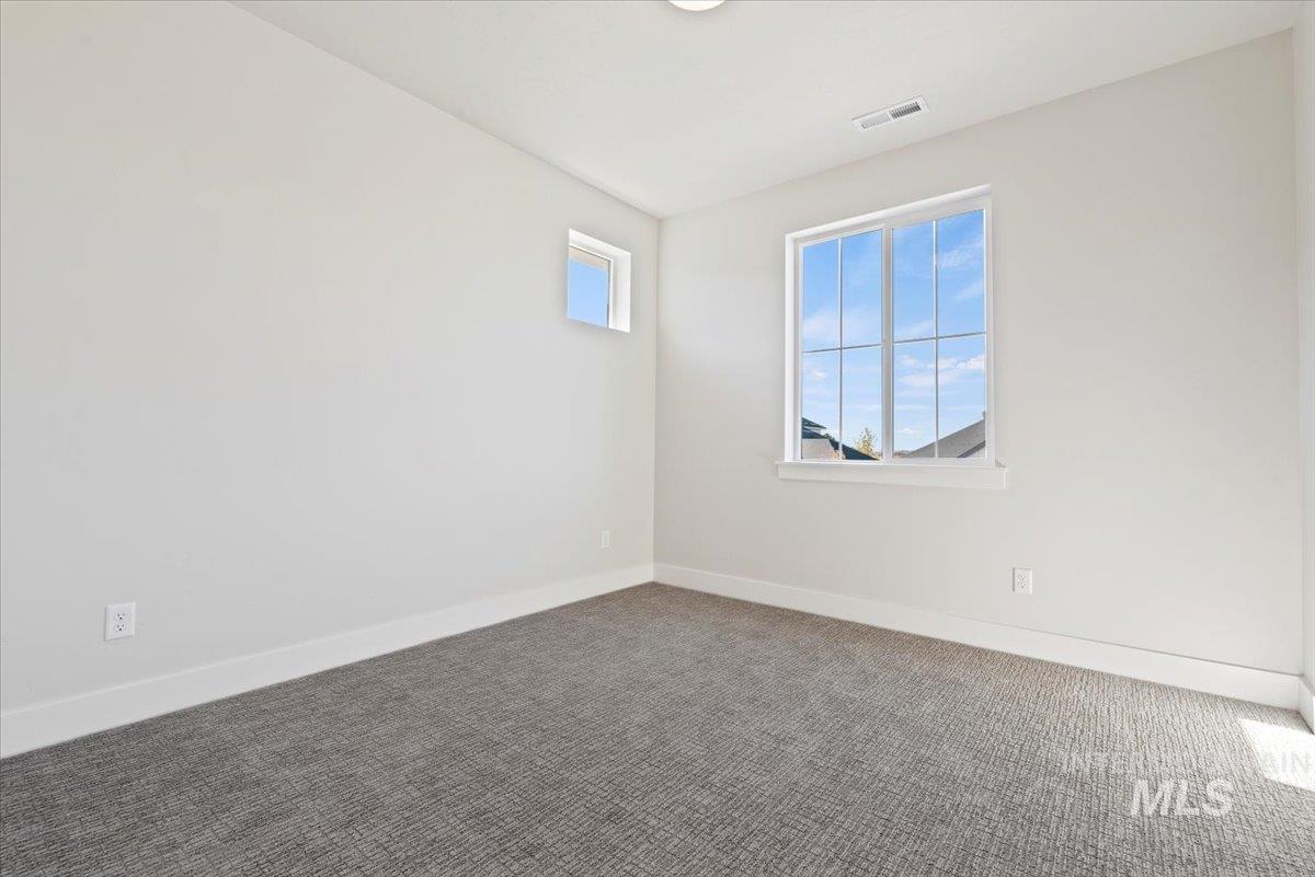 6846 N Willowside Ave