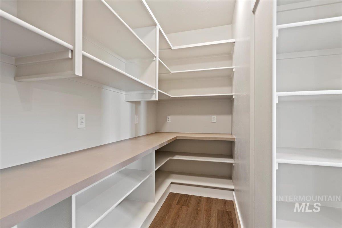 6846 N Willowside Ave