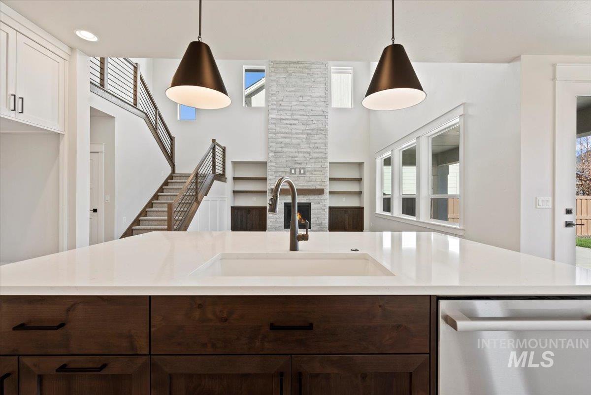 6846 N Willowside Ave