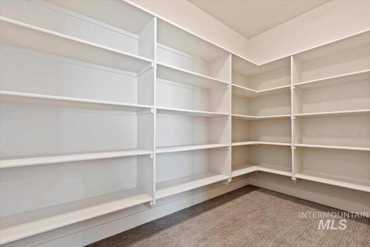 6846 N Willowside Ave