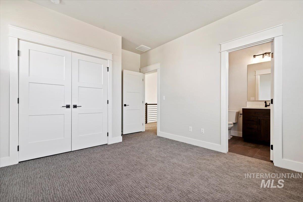 6846 N Willowside Ave