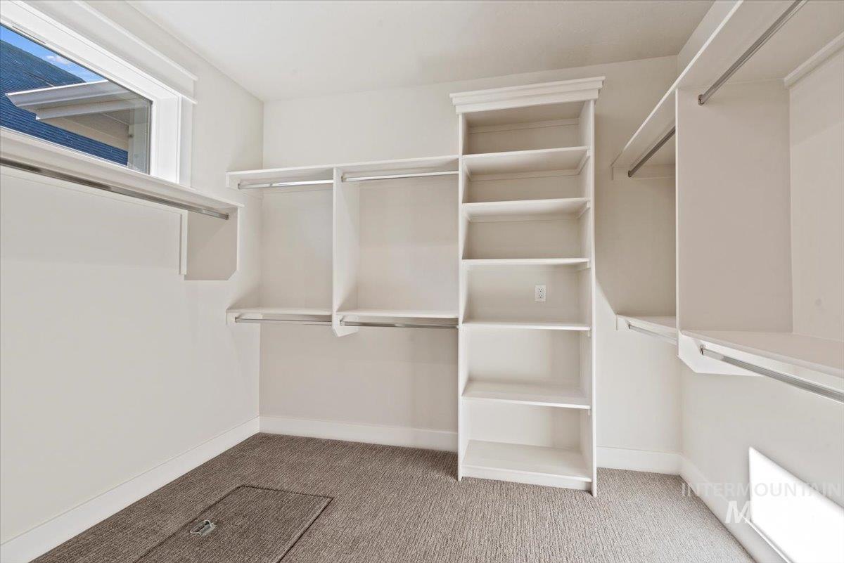 6846 N Willowside Ave