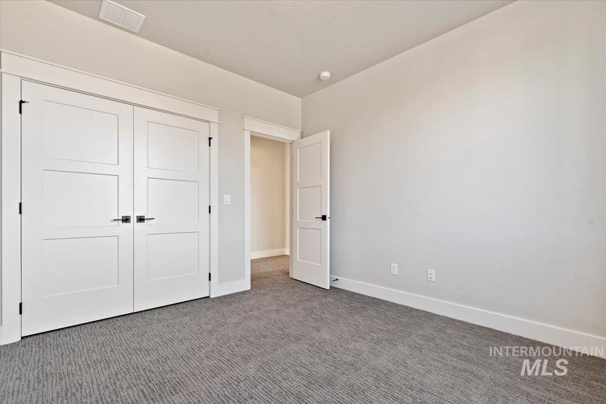 6846 N Willowside Ave