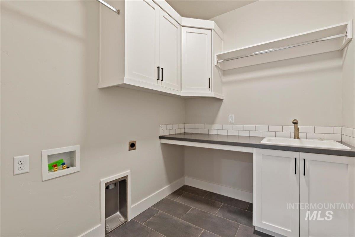 6846 N Willowside Ave