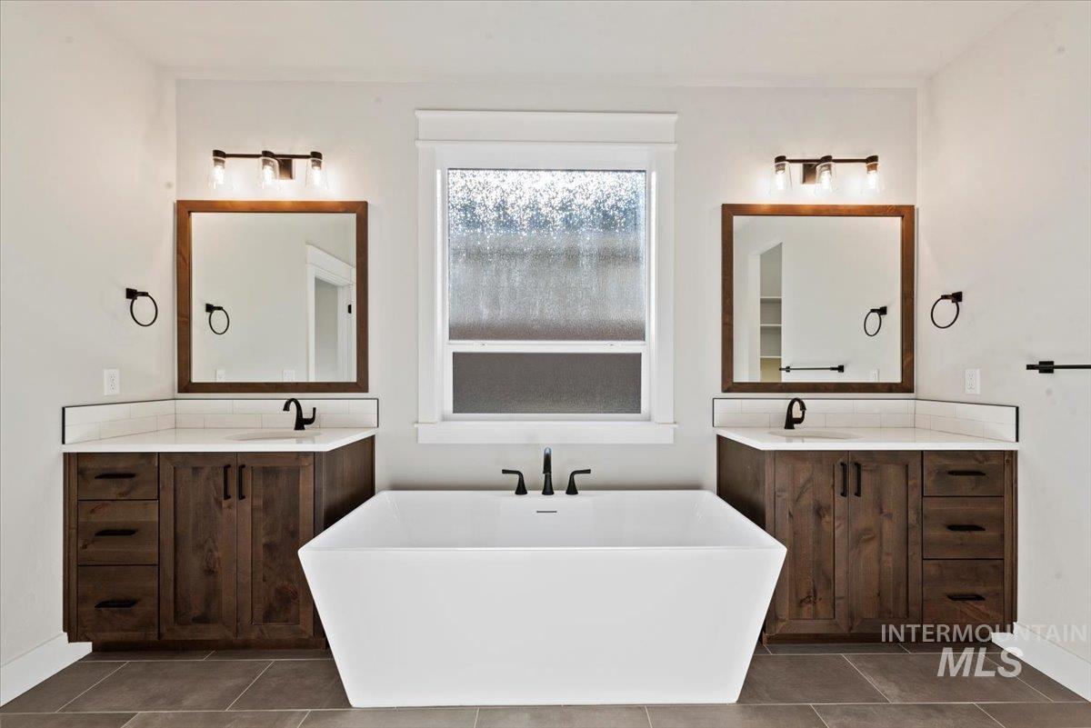 6846 N Willowside Ave