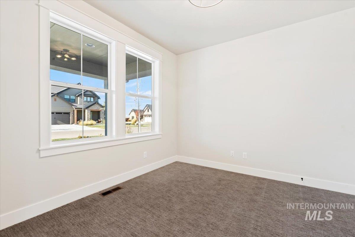 6846 N Willowside Ave