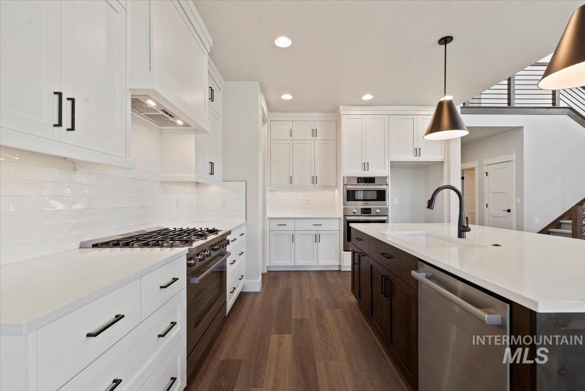 6846 N Willowside Ave