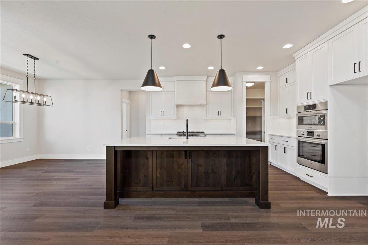 6846 N Willowside Ave