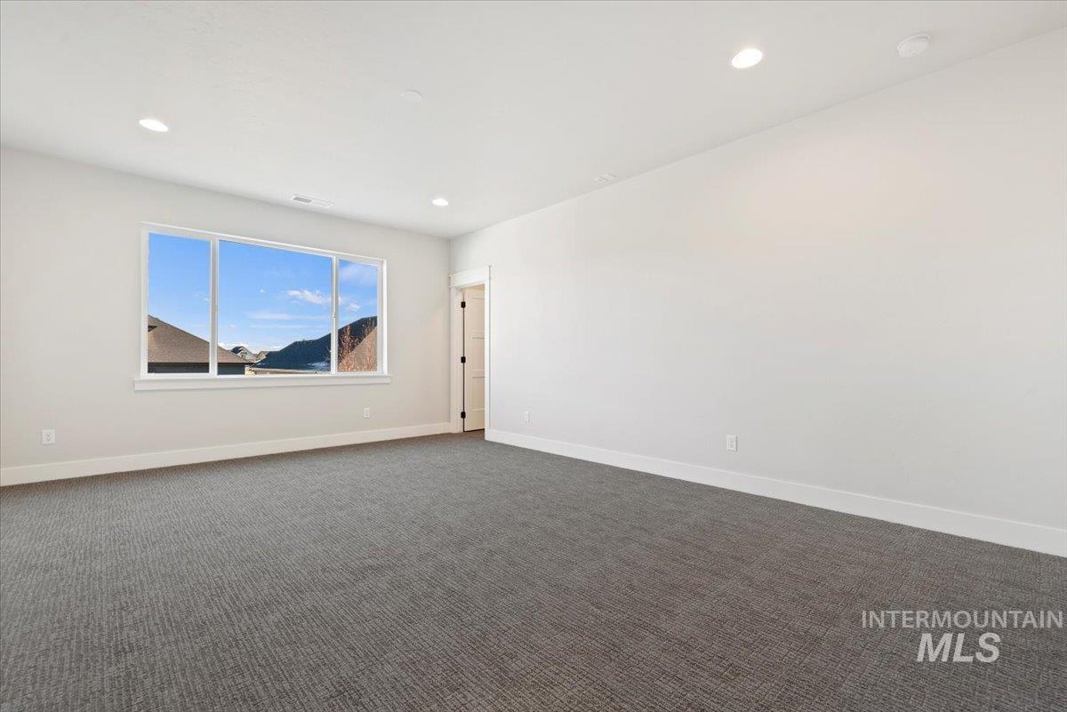 6846 N Willowside Ave