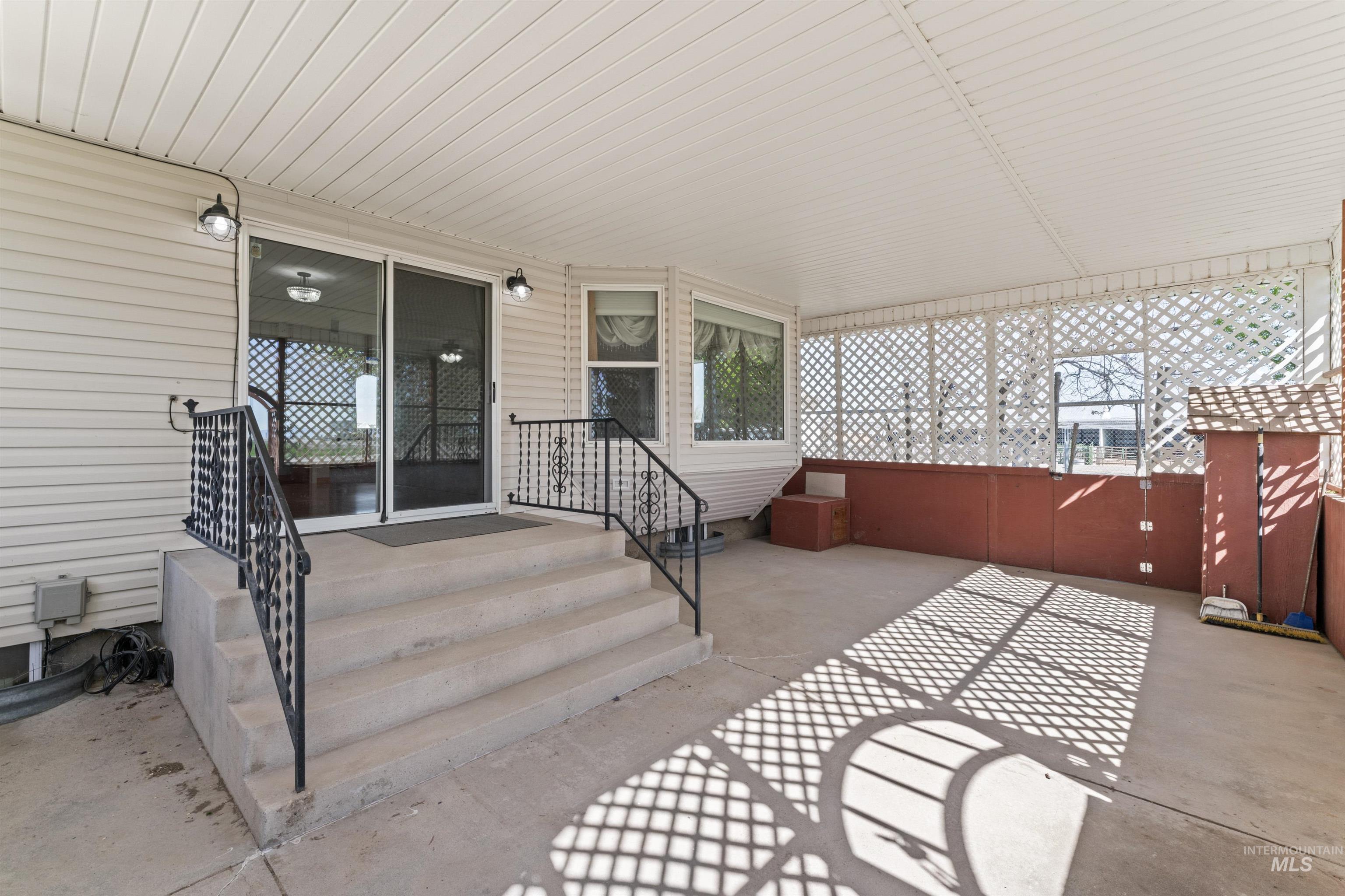 7993 Dearborne Rd