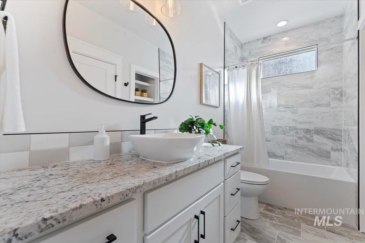 10123 W Mcmillan Rd And 10121 W. Mcmillan Rd (Adu)