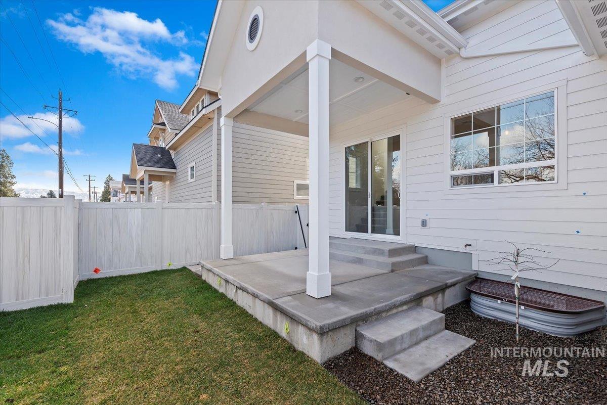 10123 W Mcmillan Rd And 10121 W. Mcmillan Rd (Adu)