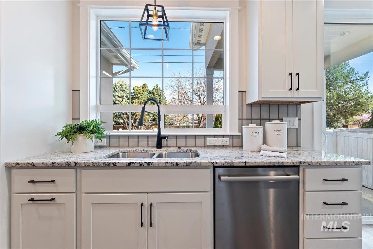 10123 W Mcmillan Rd And 10121 W. Mcmillan Rd (Adu)