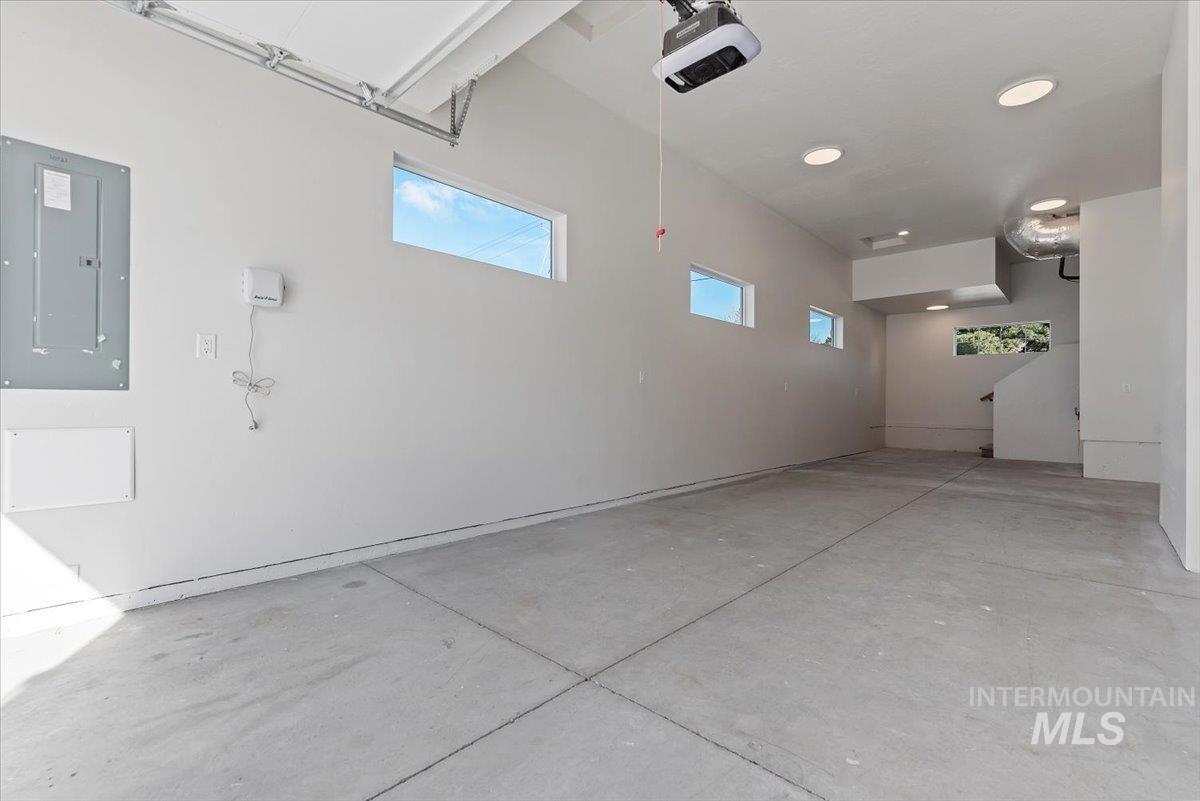 10123 W Mcmillan Rd And 10121 W. Mcmillan Rd (Adu)