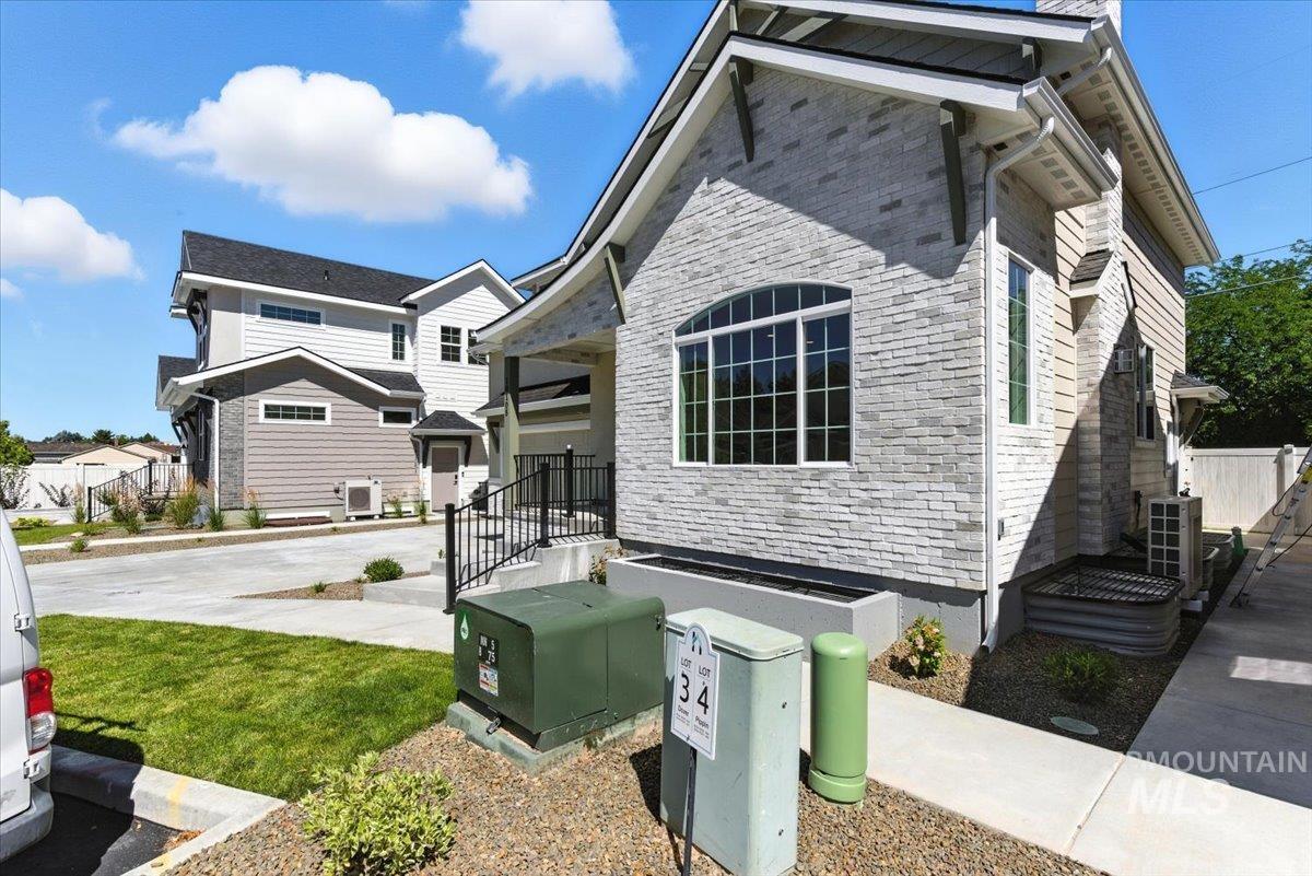 10105 W Mcmillan Rd & 10107 Mcmillan Rd