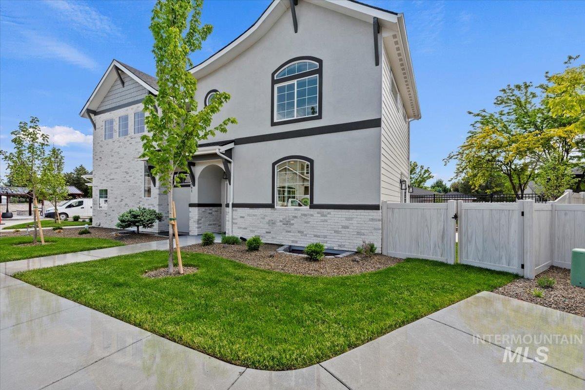 10061 W Mcmillan Rd & 10063 W. Mcmillan Rd