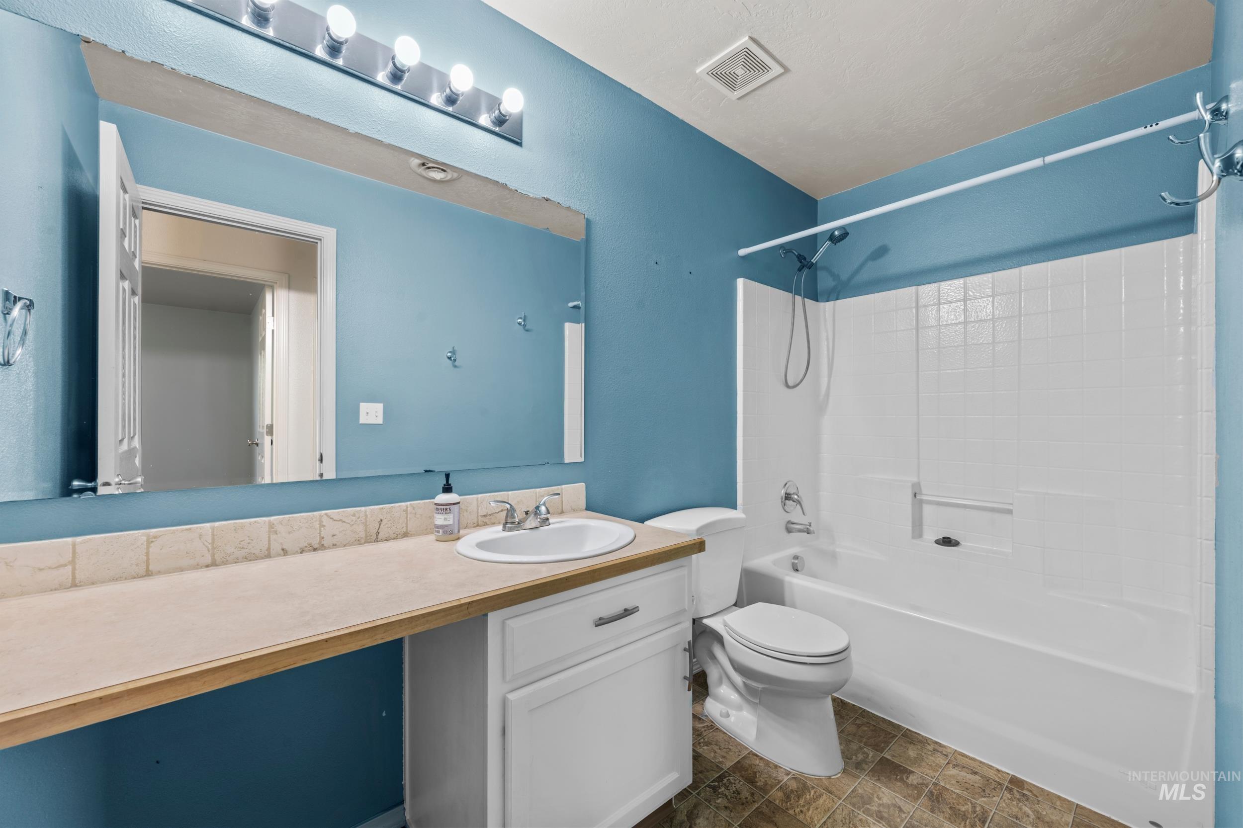 3902 S Leaning Tower Pl