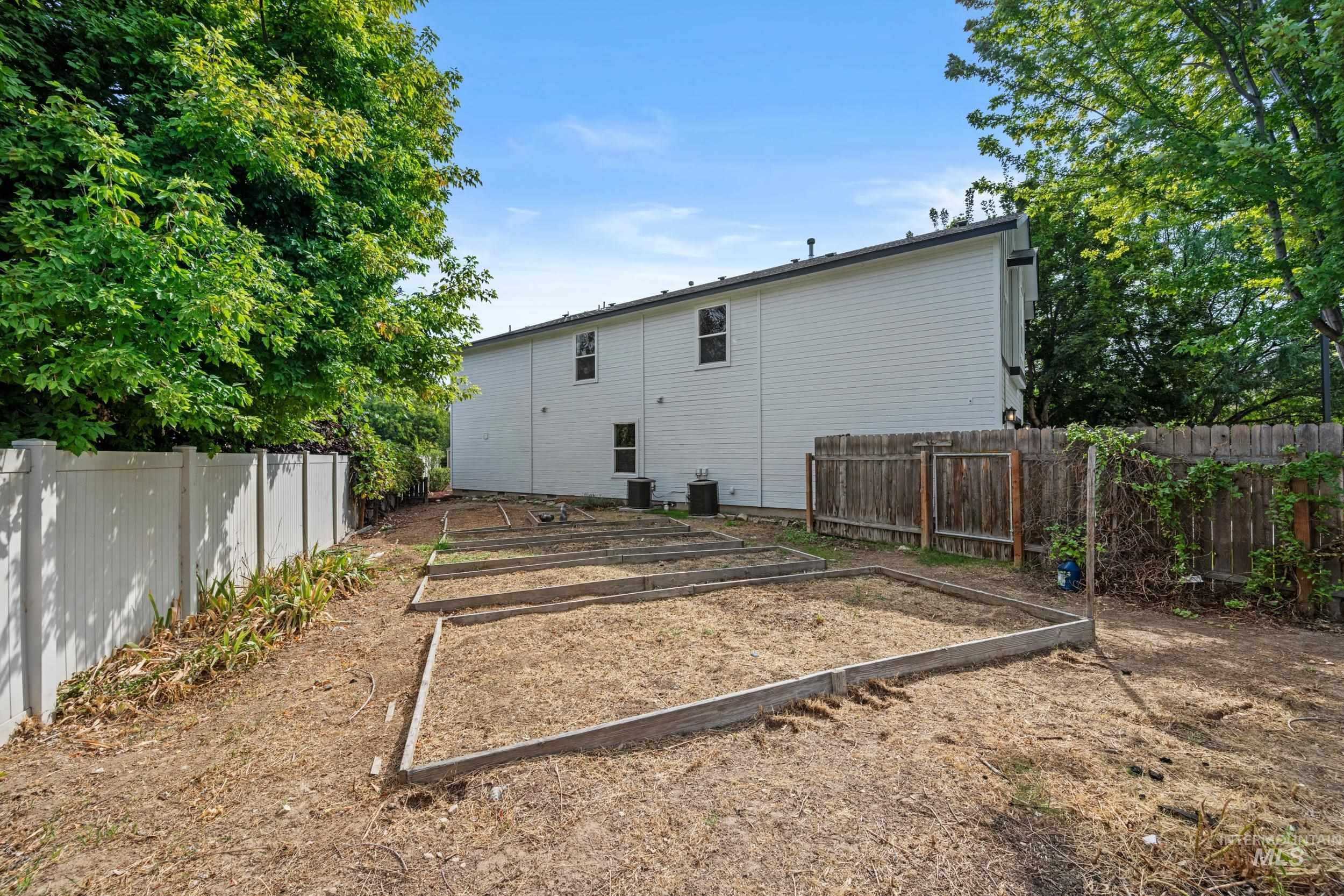 3902 S Leaning Tower Pl