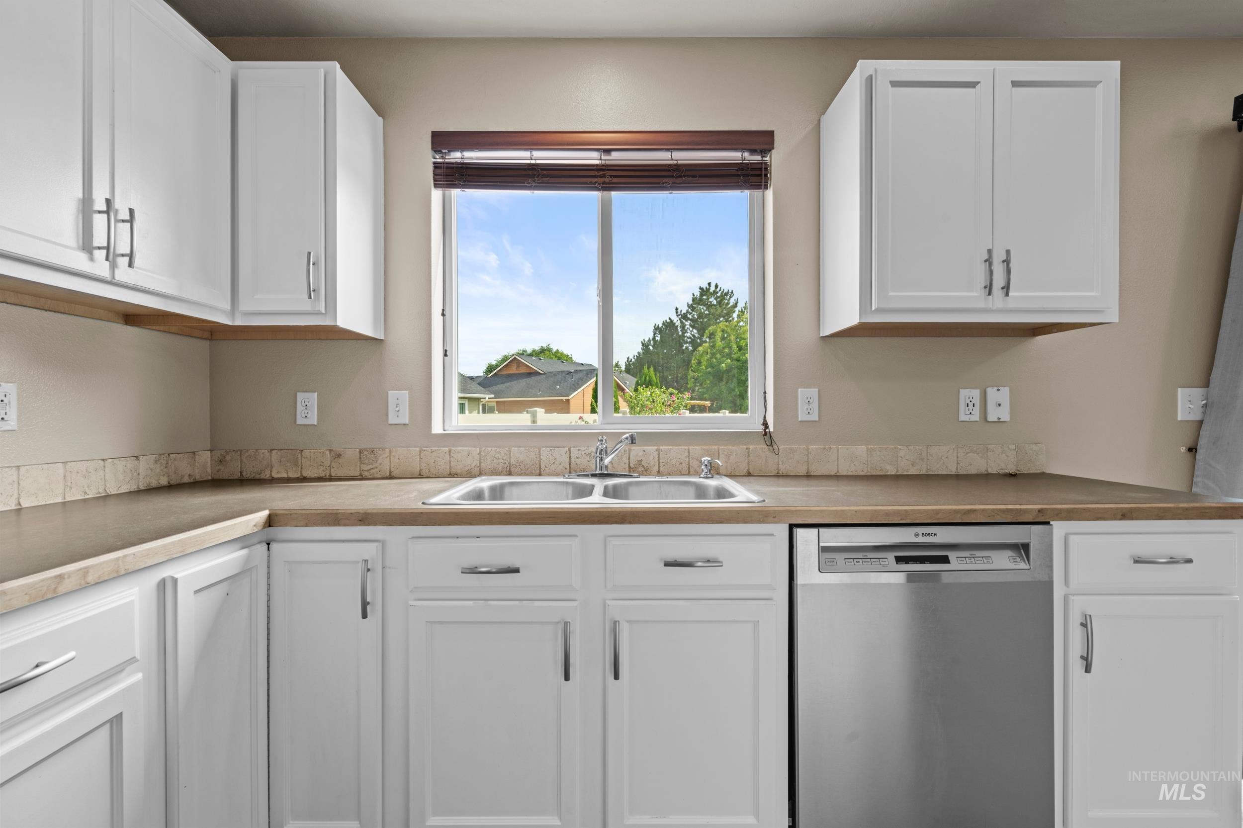 3902 S Leaning Tower Pl