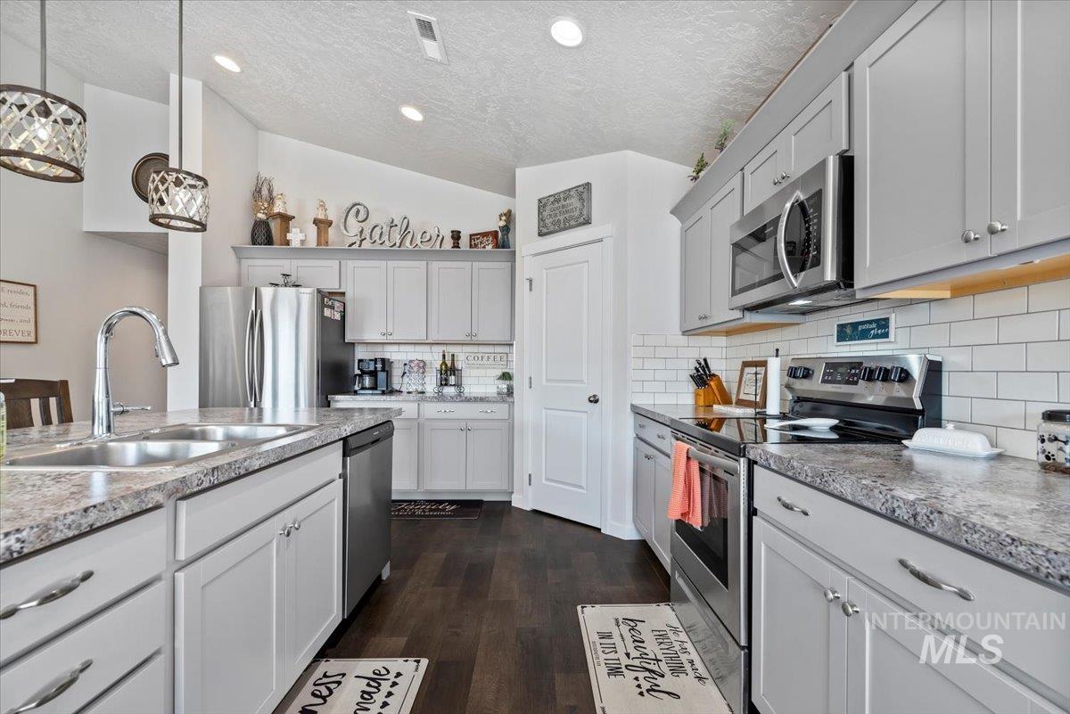 3410 S Ridge Hill Ave