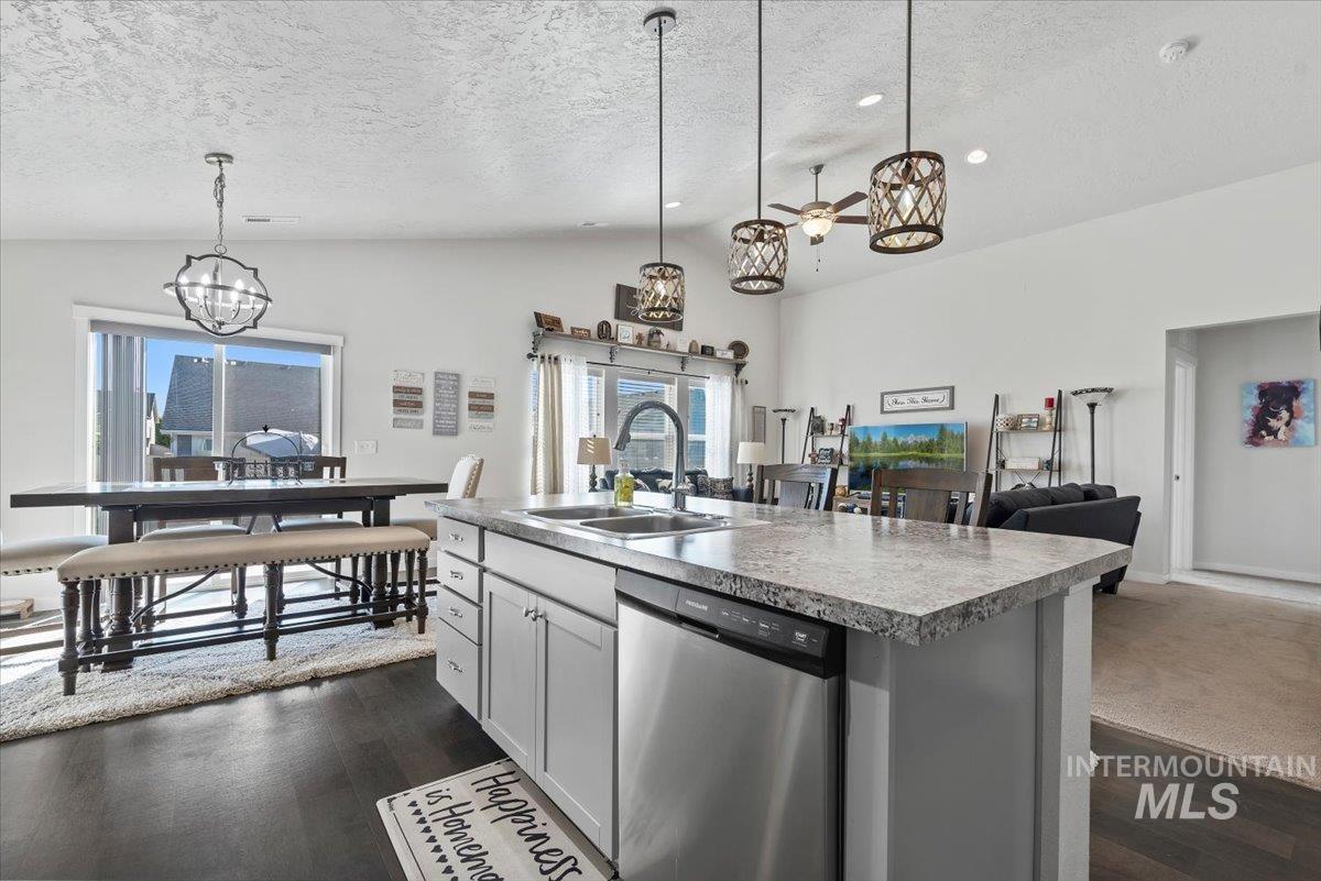 3410 S Ridge Hill Ave