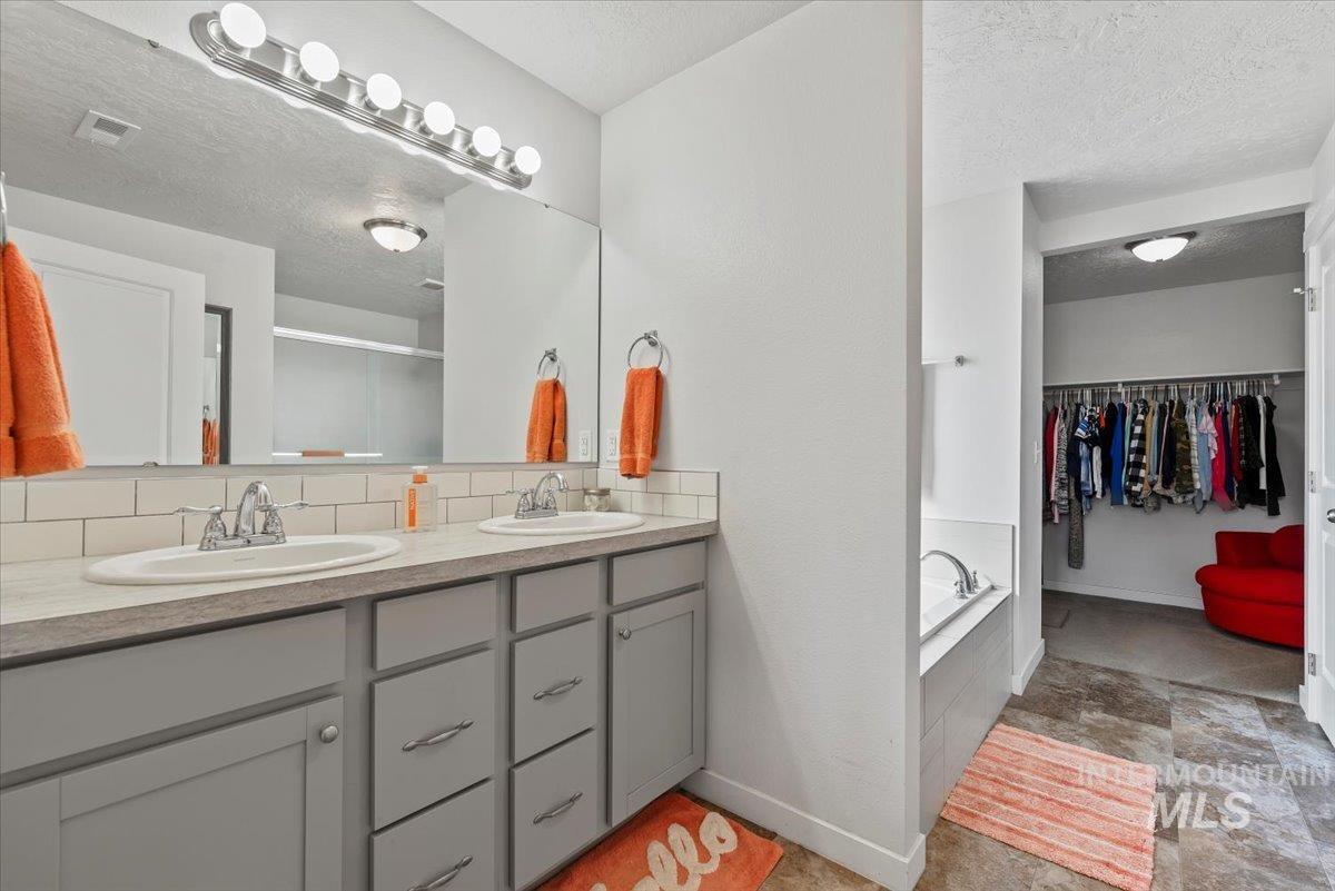 3410 S Ridge Hill Ave