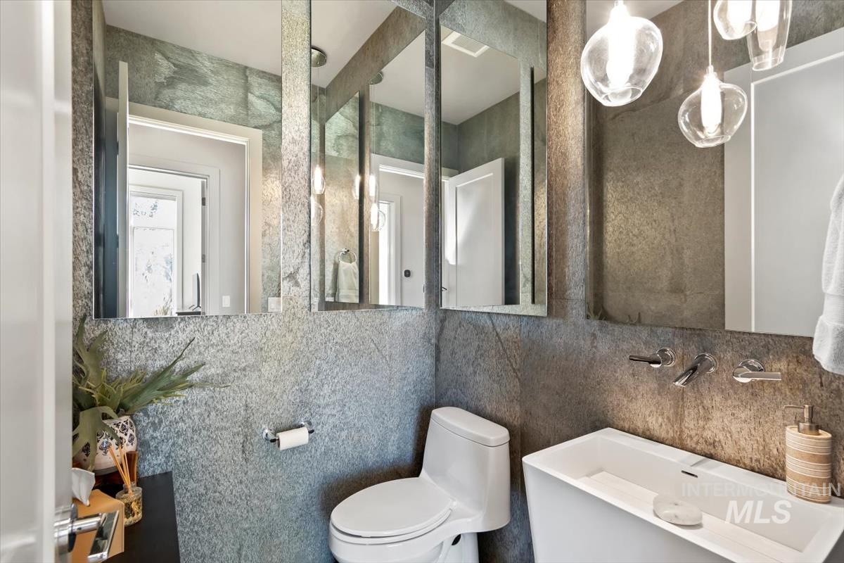 968 W Water Vista St