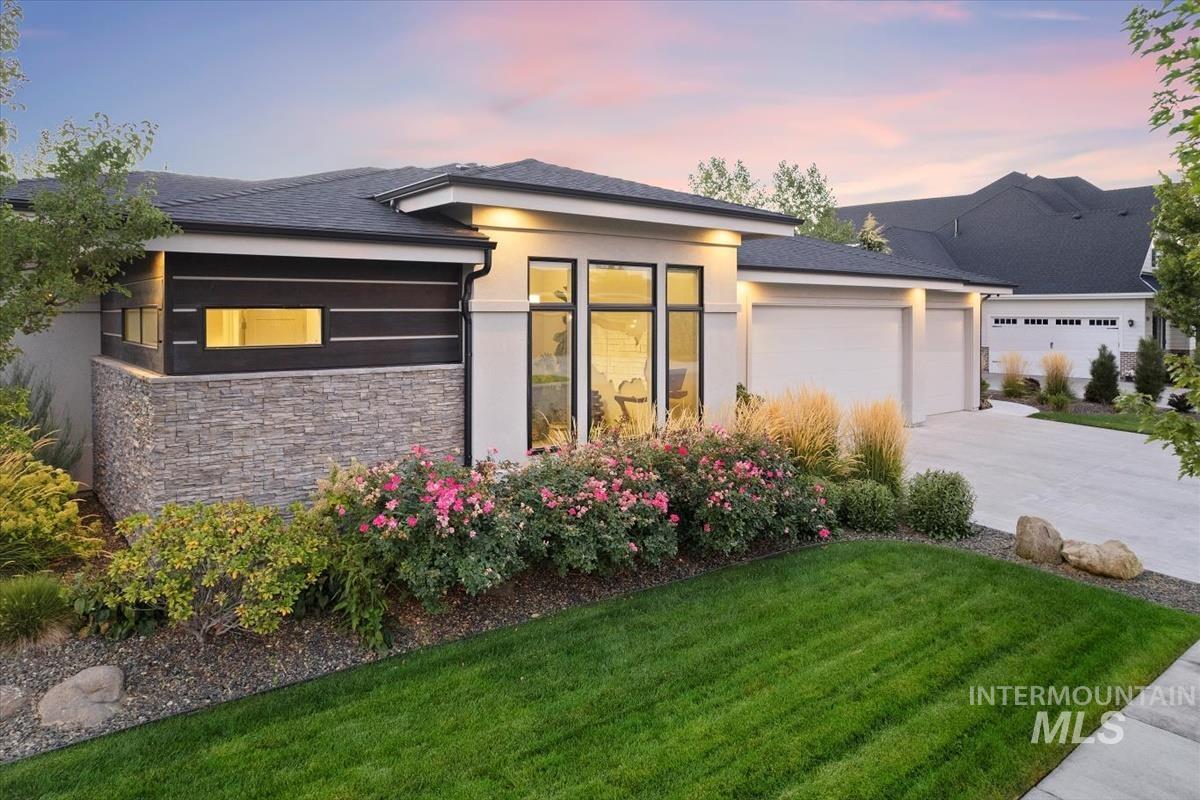 968 W Water Vista St