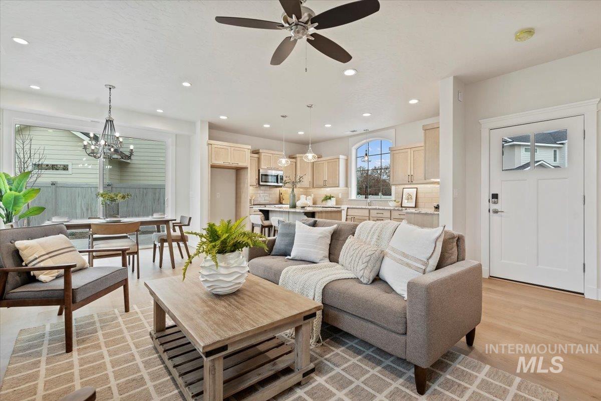 10061 W Mcmillan & 10063 Mcmillan (Adu)