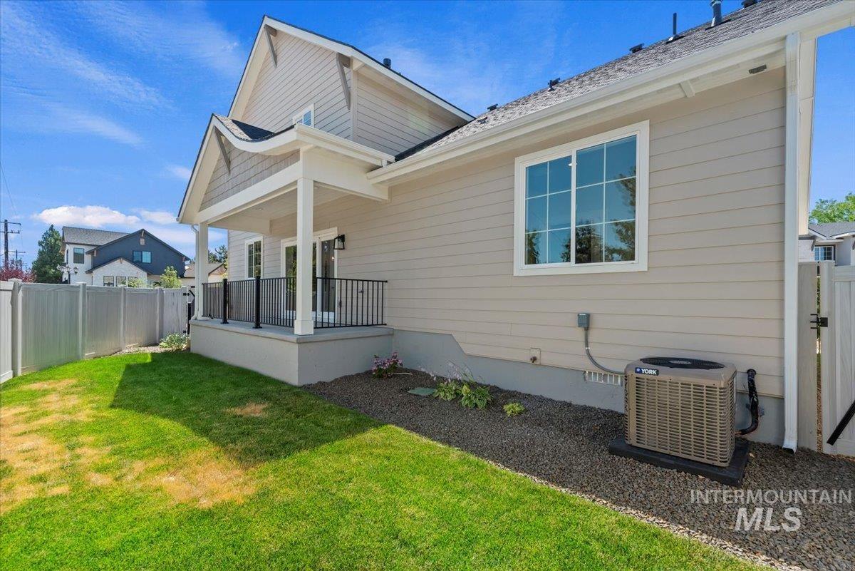 10093 W Mcmillan & 10095 Mcmillan (Adu)