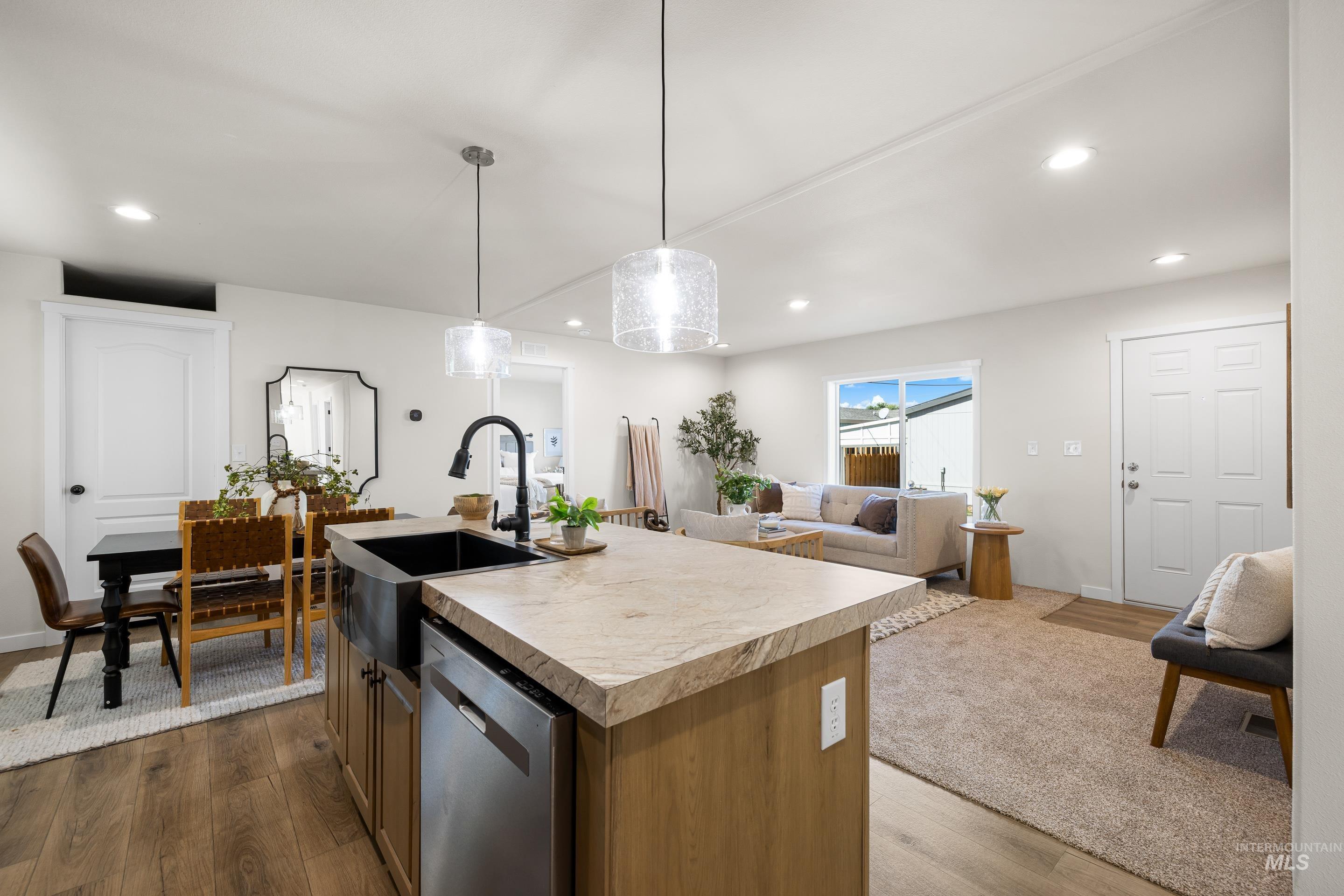 208 E 44th Unit: 22