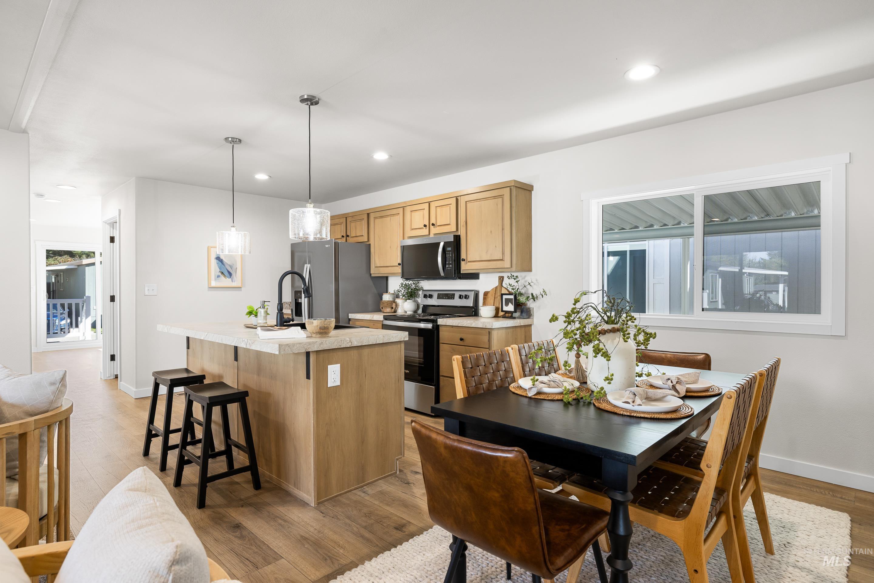 208 E 44th Unit: 22