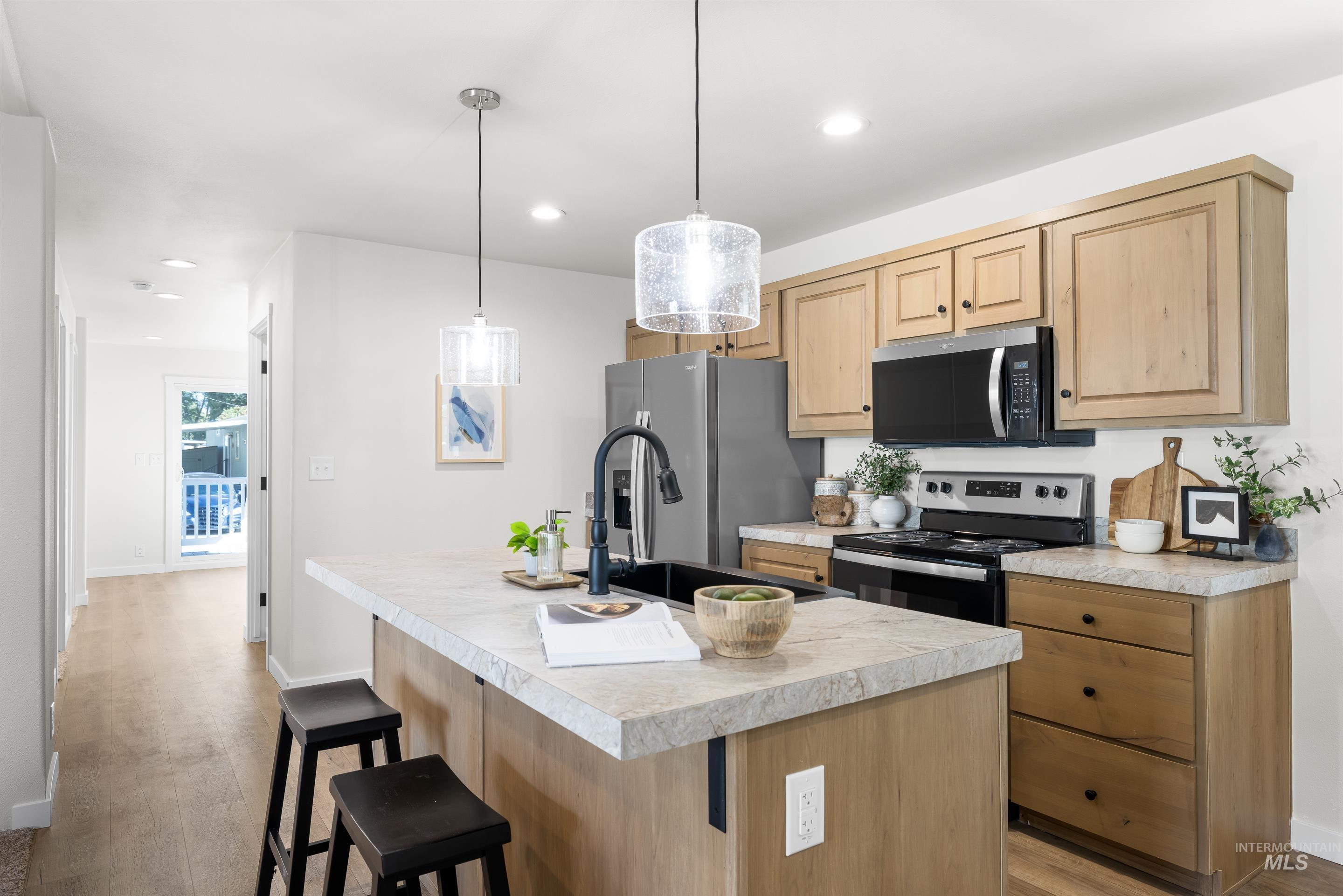 208 E 44th Unit: 22