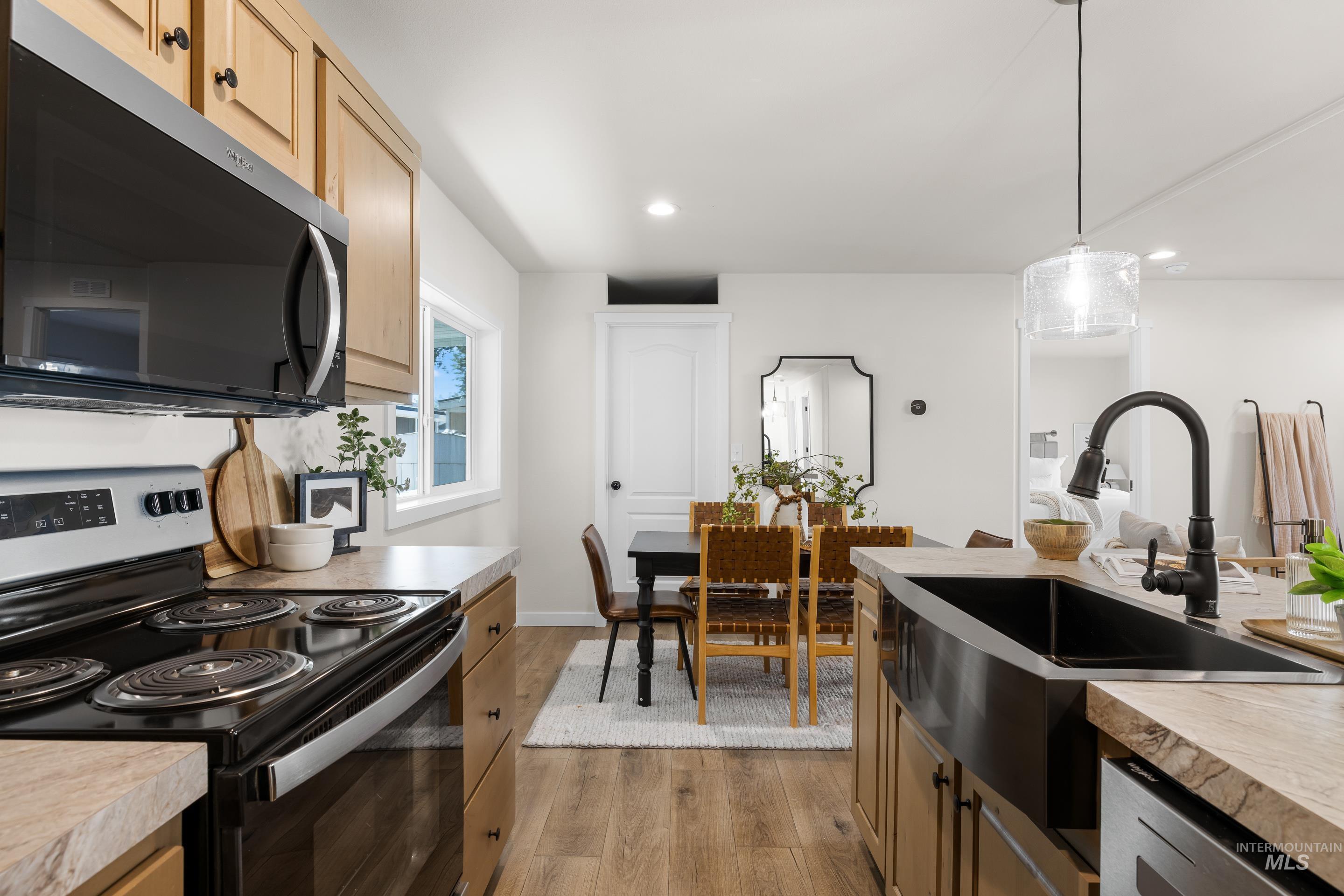 208 E 44th Unit: 22