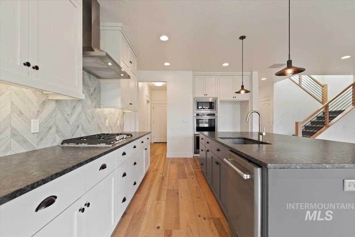 1695 N Black Forest Way