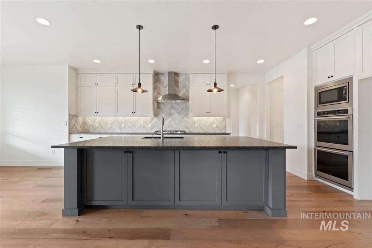 1695 N Black Forest Way