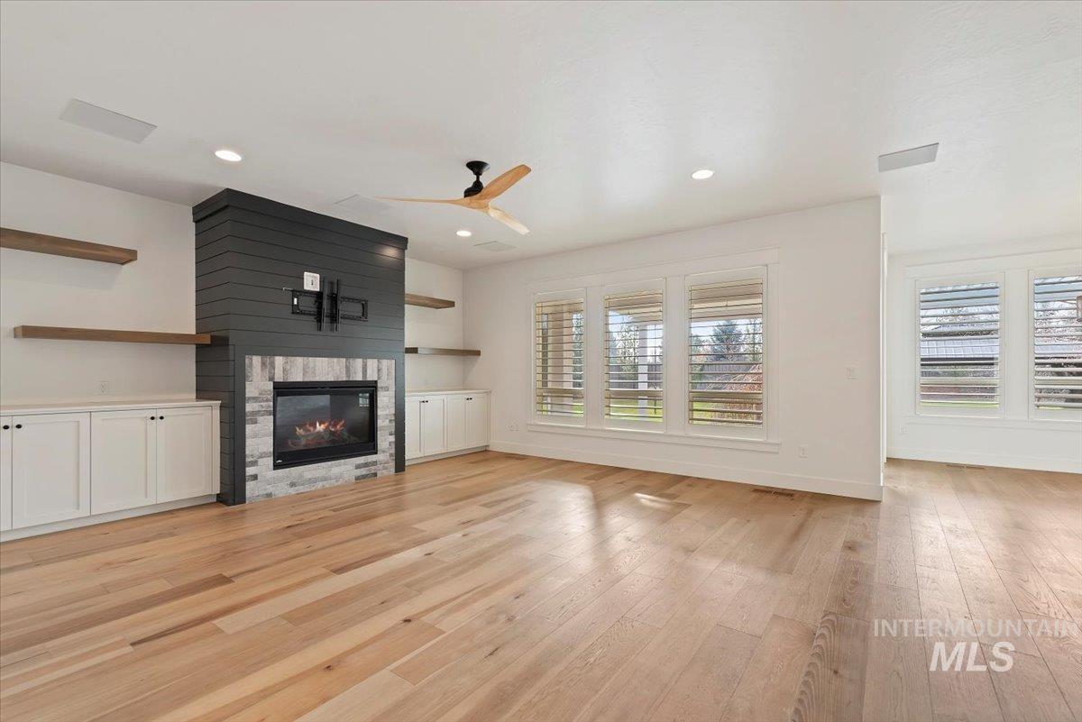 1695 N Black Forest Way