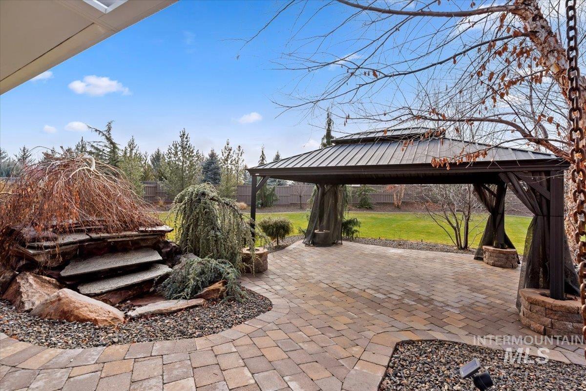 1695 N Black Forest Way