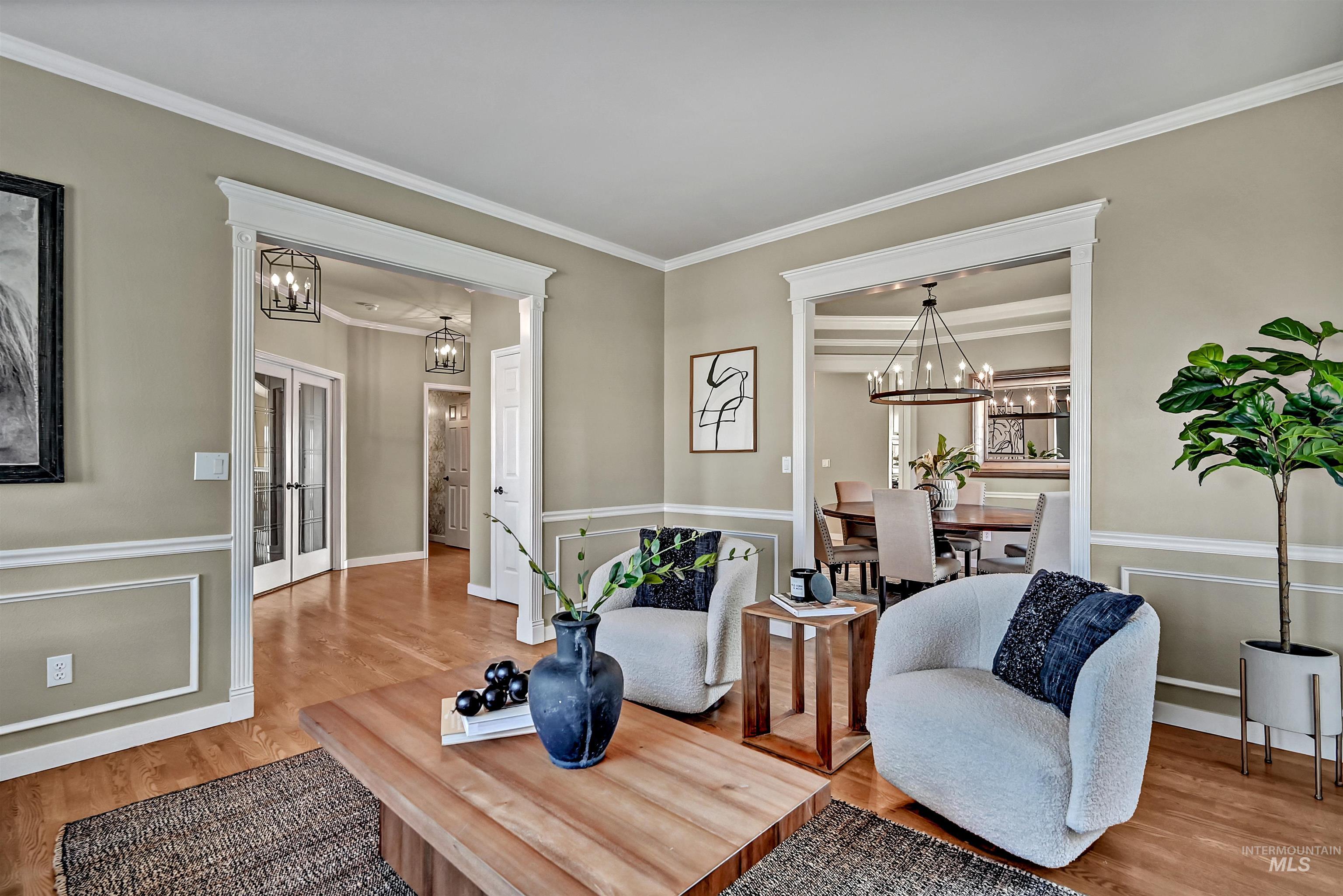 817 E Highland View Dr