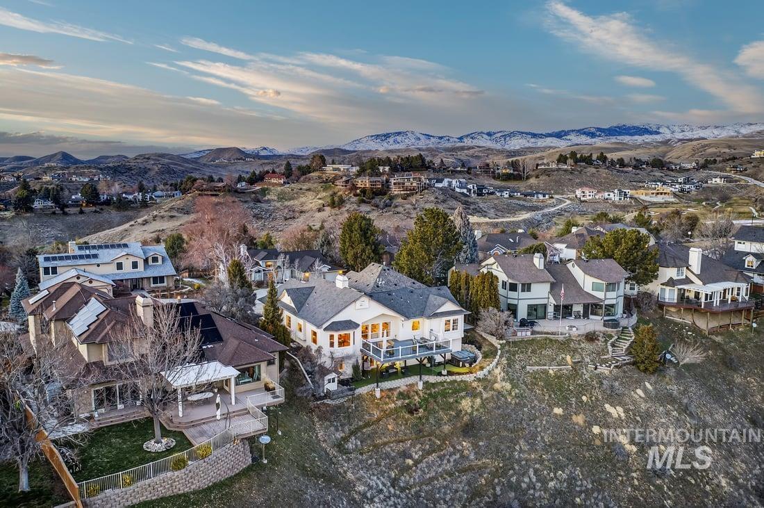 817 E Highland View Dr