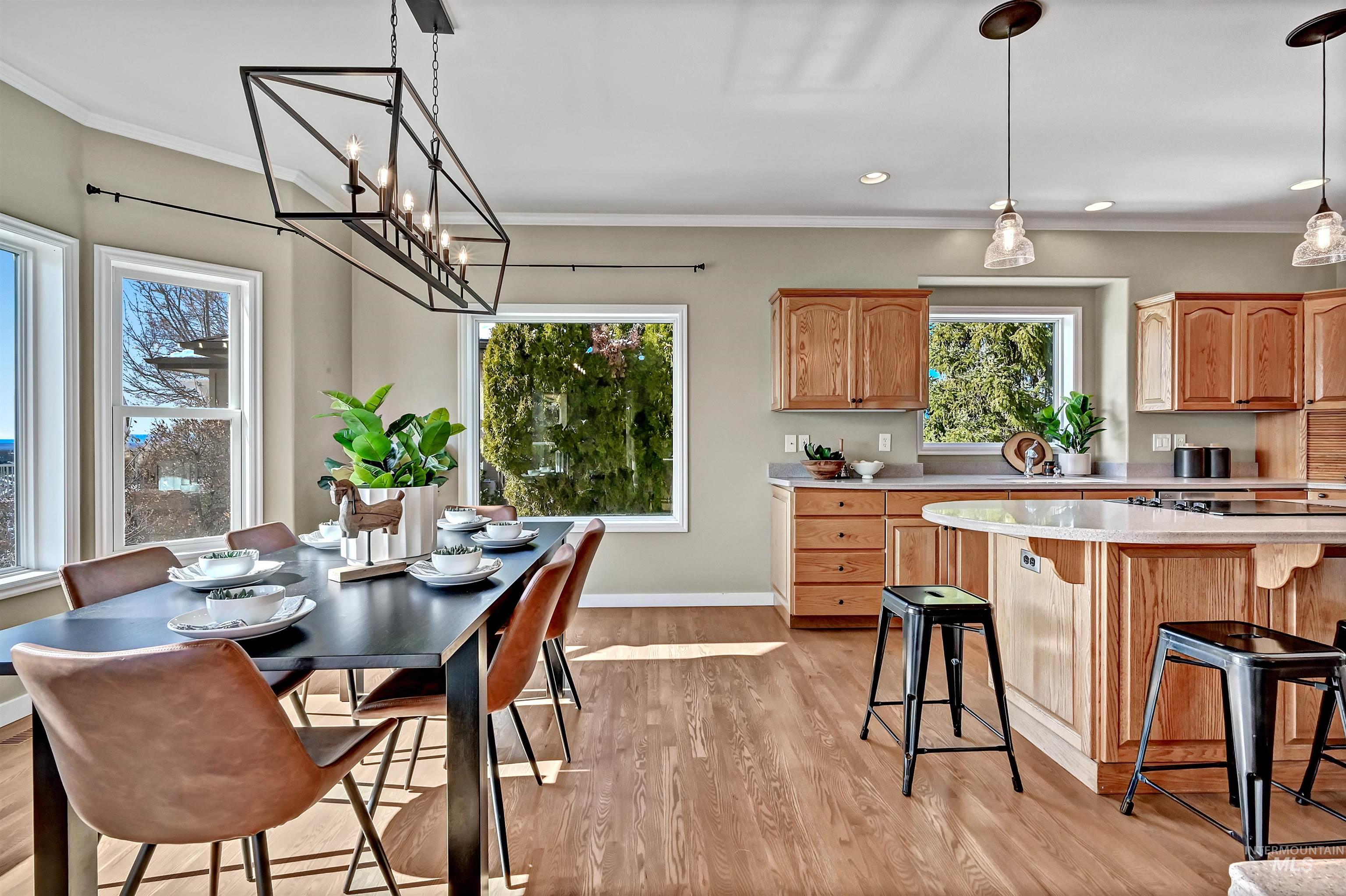 817 E Highland View Dr