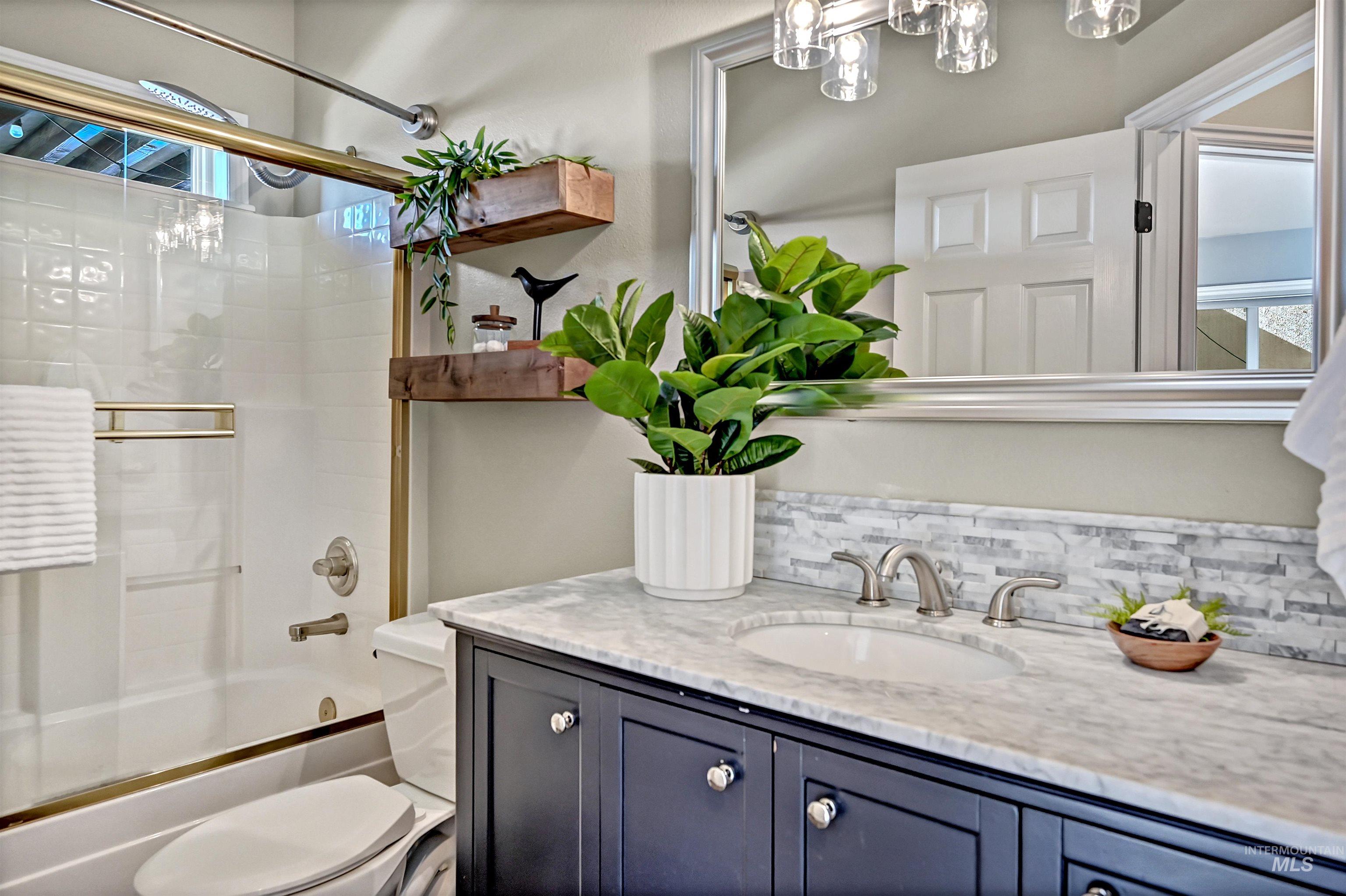 817 E Highland View Dr