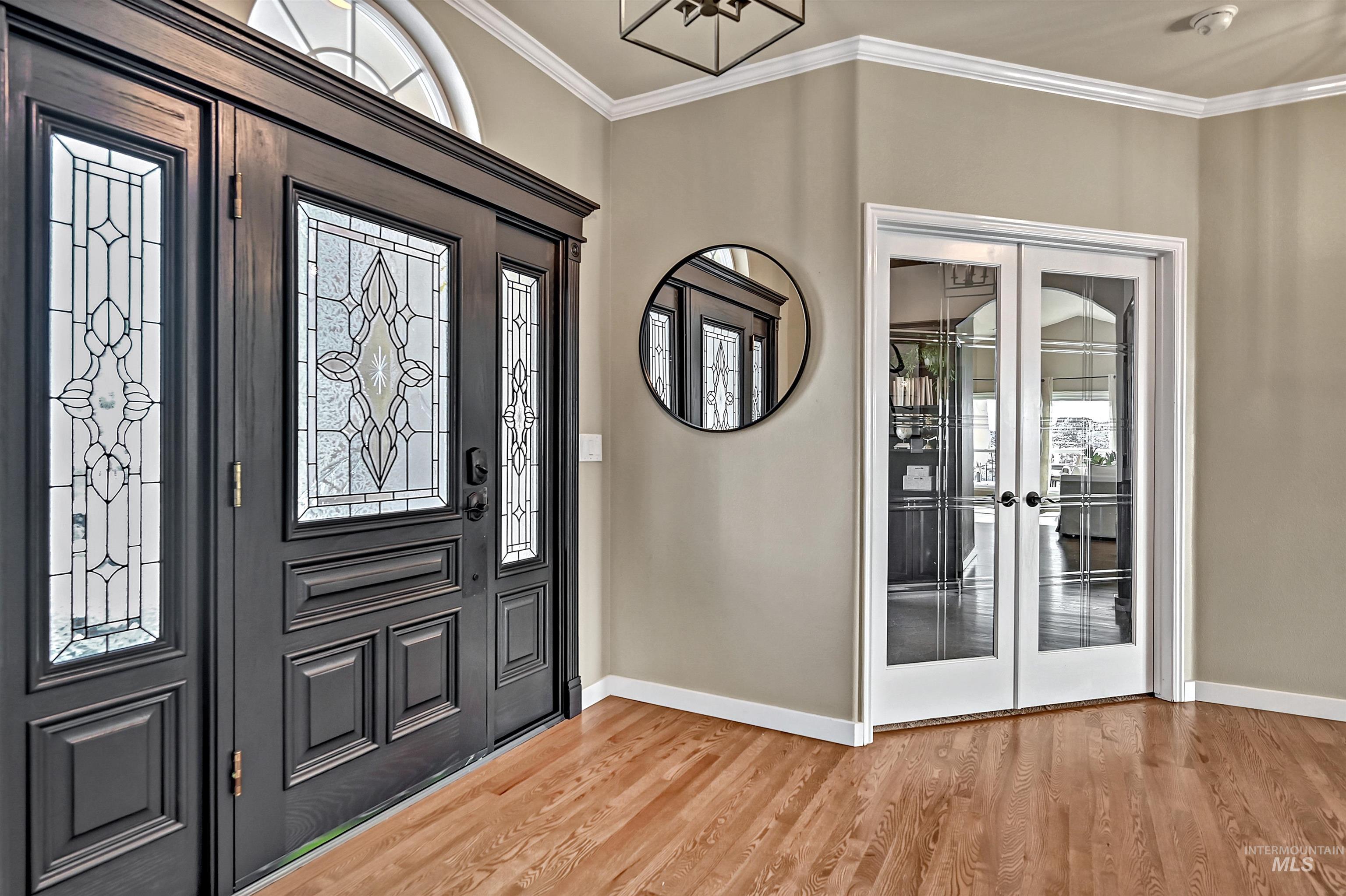 817 E Highland View Dr