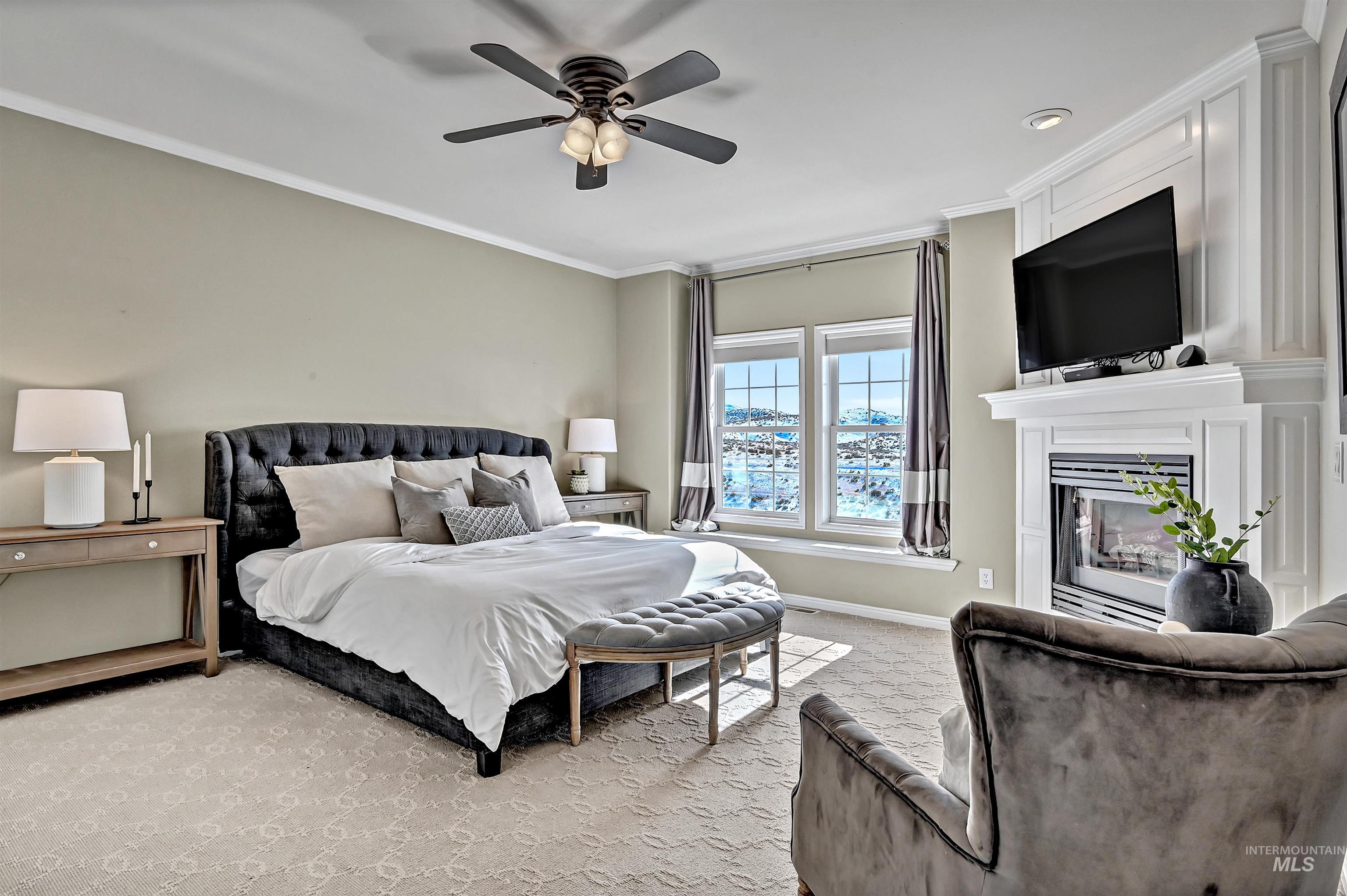 817 E Highland View Dr