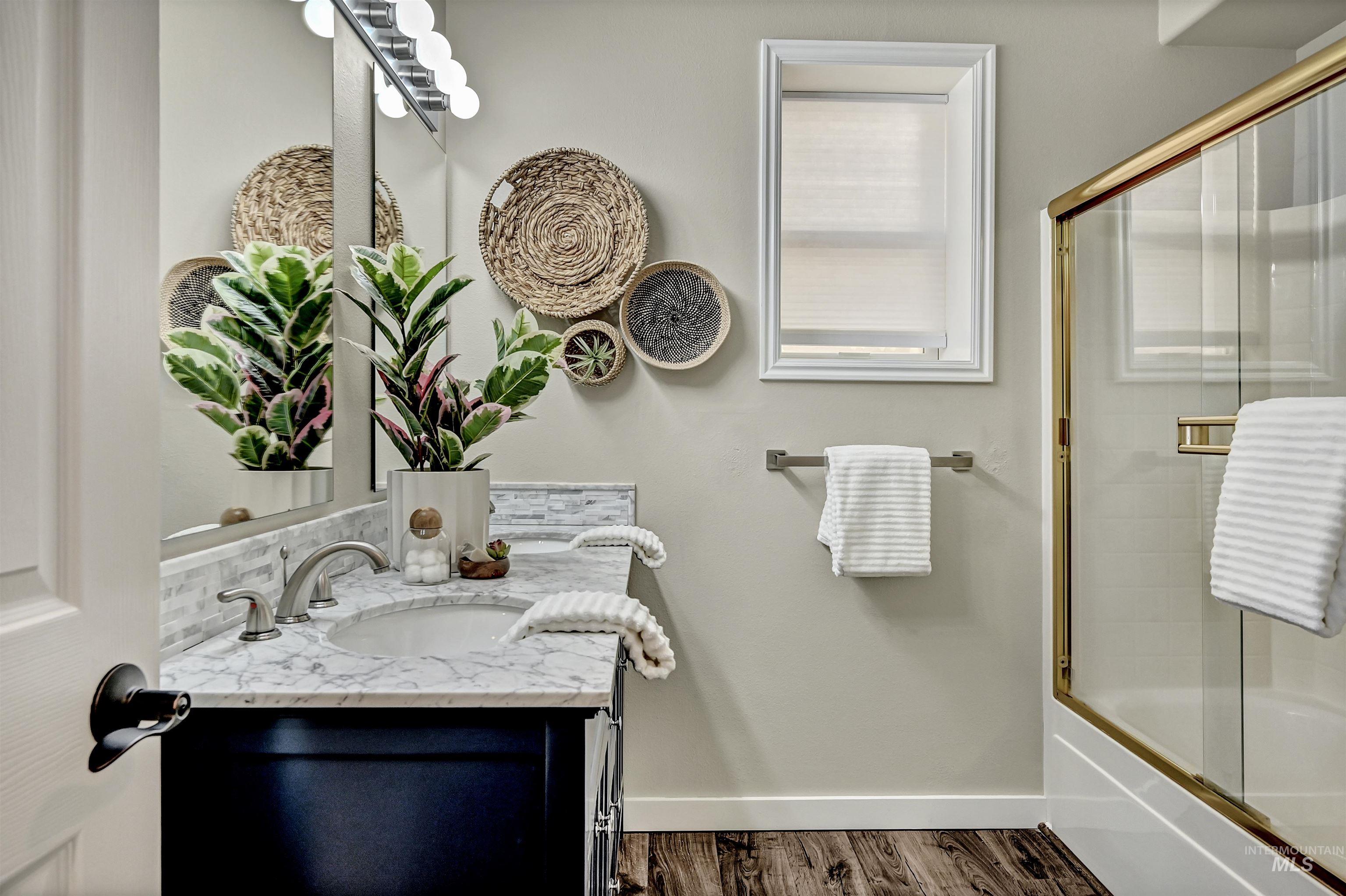 817 E Highland View Dr