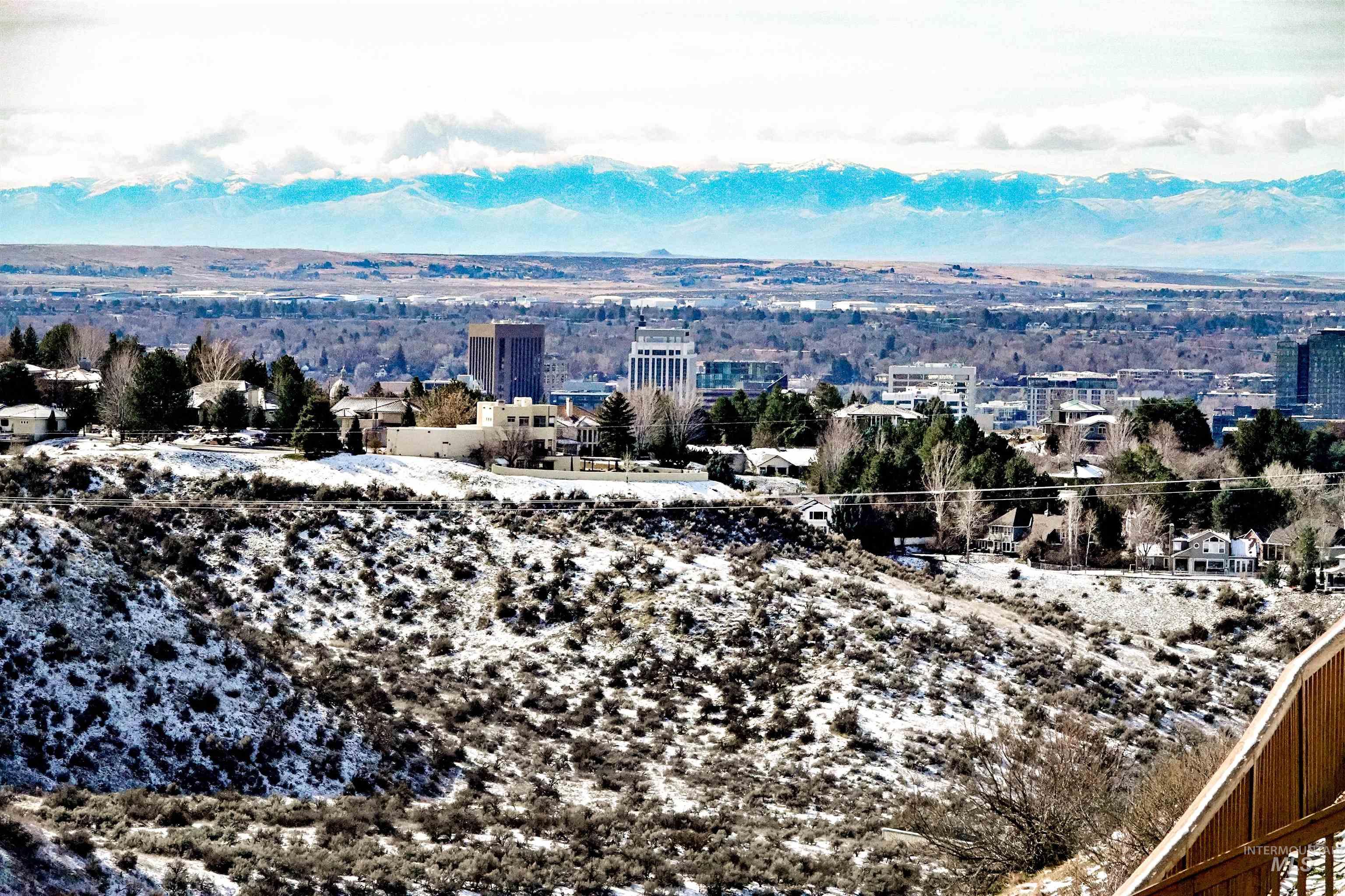 817 E Highland View Dr